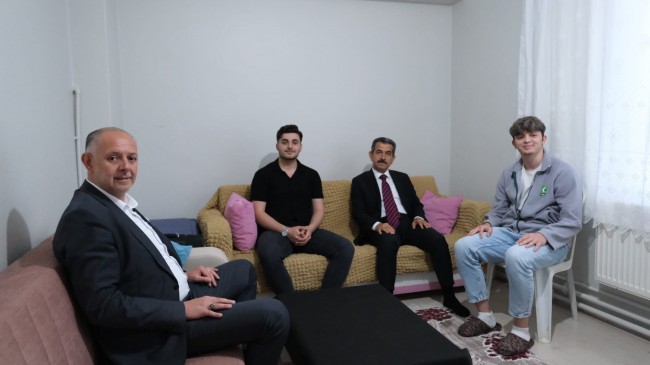 Vali Ekici gençlerle bir araya geldi