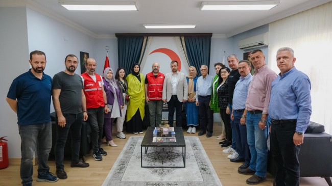 AK Parti’den Kızılay’a ziyaret