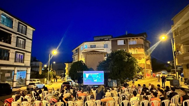 Açık havada yaz sineması