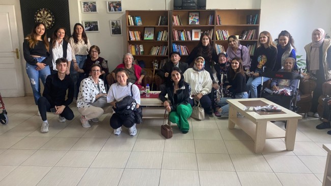 Yine görüşmek ümidiyle vedalaştılar