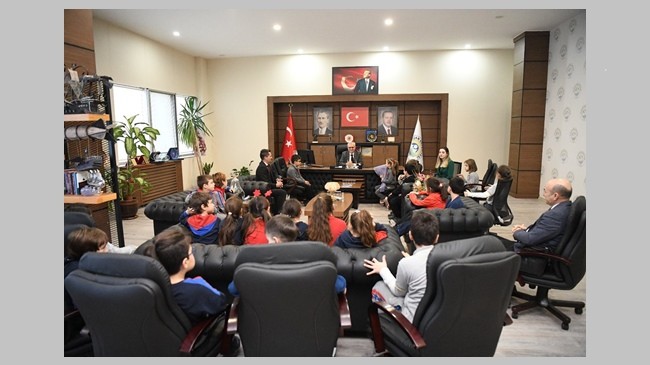 Minik öğrenciler makama konuk oldu