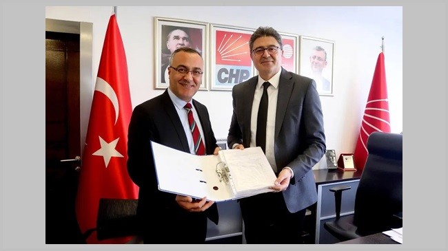 İmzaları teslim etti