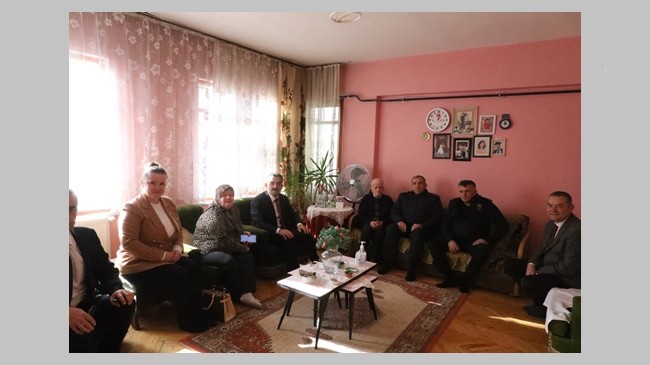 Vali Ekici’den şehit ailesine ziyaret