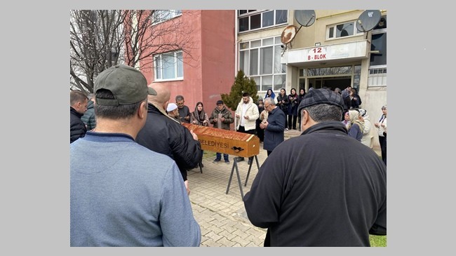Sevenleri tarafından son yolculuklarına uğurlandılar