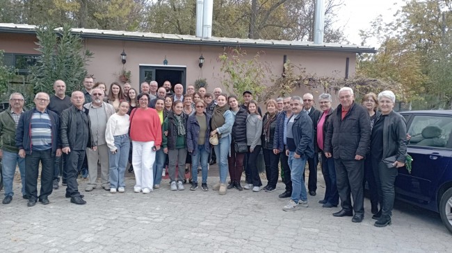 Büyükkarıştıran’da Seçim Değerlendirme Toplantısı Düzenlendi