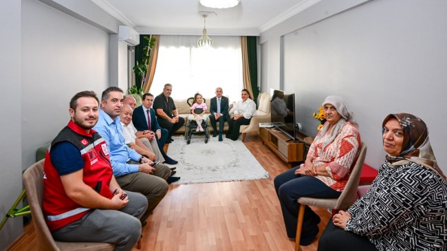 Vali Turan, minik İdil Ayşe’yi yeniden ziyaret etti