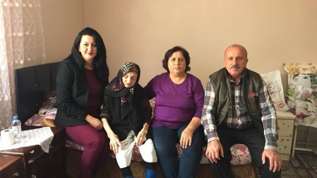 İLÇE SAĞLIK MÜDÜRLÜĞÜ ÇALIŞANLARINDAN YAŞLILARA ZİYARET