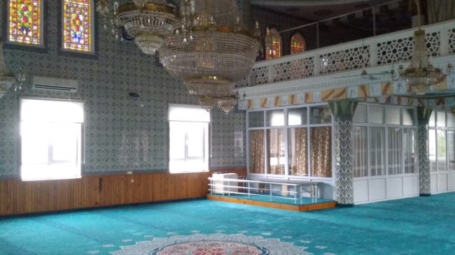 Müsellim köy camisinin halıları yenilendi