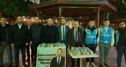 MHP Kadir Gecesi için vatandaşlara ikramda bulundu