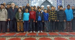 Camiye gelen öğrenciler ödüllendirildi