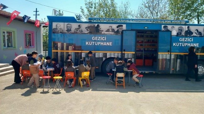 Gezici kütüphane Kayalı’daydı