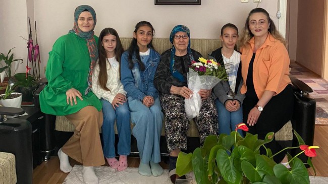 Öğrencilerden şehit annelerine ziyaret