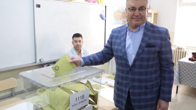 Kırklareli Belediye Başkanı Kesimoğlu oyunu kullandı