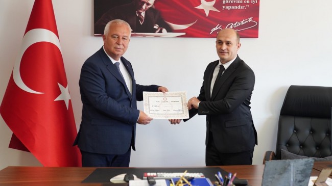 CHP Kırklareli Milletvekili Fahri Özkan mazbatasını aldı