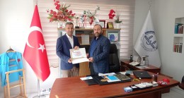 Müftü Koç tayin giden personele teşekkür belgesi takdim etti