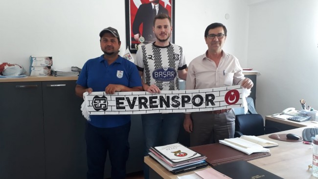 Altyapıdan çıkan forvet yuvada kaldı
