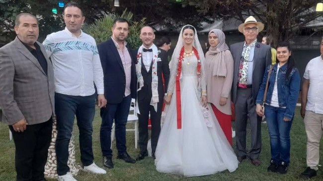 AK Parti Kırklareli Teşkilatı genç çiftin mutlu gününde yanında oldu