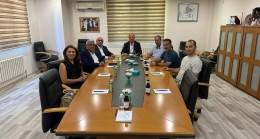 Ziyaretçilerine hardaliye ikram ettiler