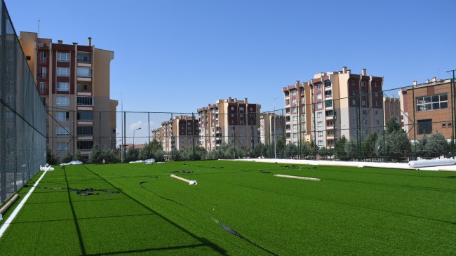 “Halı saha ve basketbol sahası çok yakında hizmette”