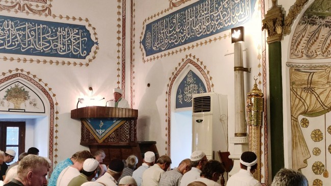Eski Müftü Hızırbey Camisinde müsafahalaştı