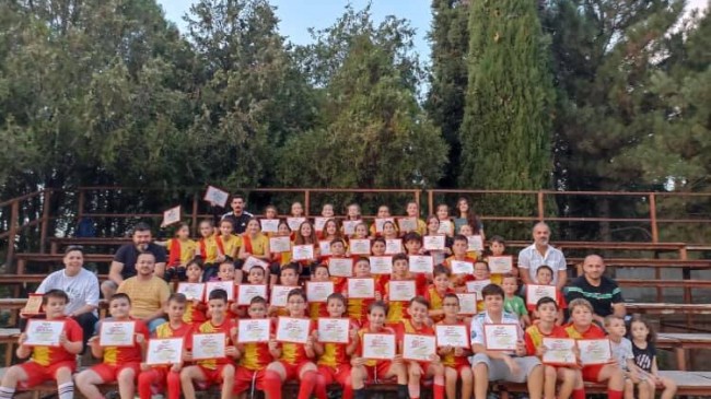 Ahmetbey Güvenspor’un yaz kursları sona erdi