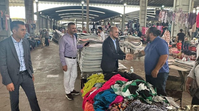 Başkan Kayalı ve beraberindekiler pazar ziyareti gerçekleştirdi