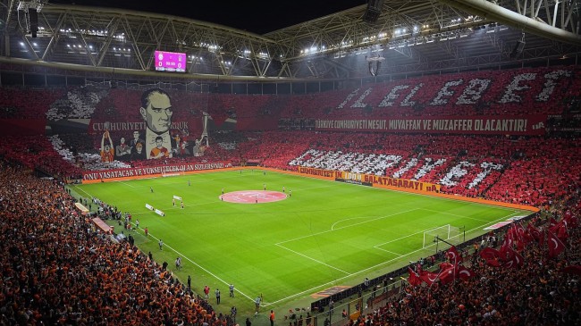 ”Cumhuriyet” kareografisi maça damga vurdu