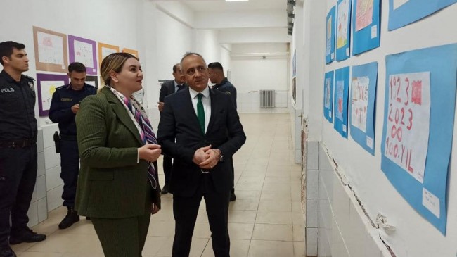 Cumhuriyet temalı resim sergisi düzenlendi