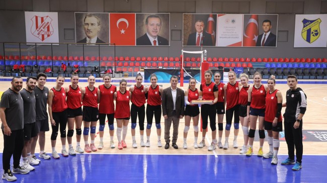 Başkandan takıma tatlı ikramı