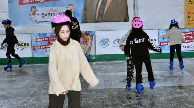Buz Pisti Yoğun İlgi Gördü