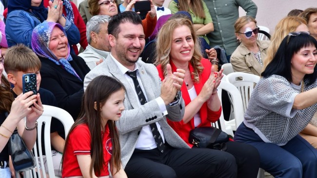 Başkan Yayla, Ayçiçeği Anaokulu’ndaki 23 Nisan Ulusal Egemenlik ve Çocuk Bayramı Gösterilerine Katıldı