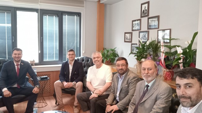 BAŞKANA ÜNLÜ SANATÇIDAN ZİYARET