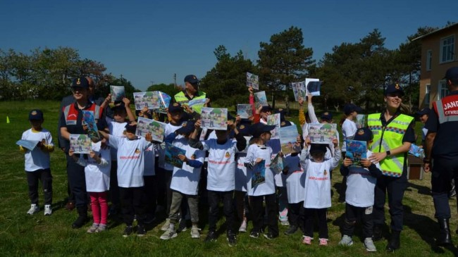 ÖĞRENCİLERE TRAFİK BİLİNCİ