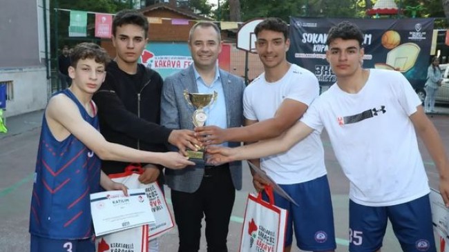 Kırklareli Belediye Başkanı Derya Bulut, Genç Sporcuları Ödüllendirdi