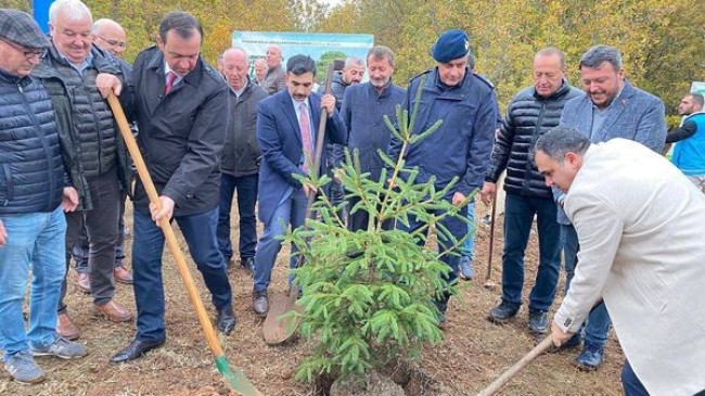 Vize Belediye Başkanı Ercan Özalp, Milli Ağaçlandırma Günü Etkinliğinde Fidan Dikti