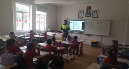 Cumhuriyet İlkokulu Öğrencilerine Trafik Güvenliği Eğitimi