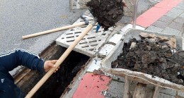 Babaeski Belediyesi, Yağmur Suyu Izgaralarında Temizlik Çalışmalarını Sürdürüyor
