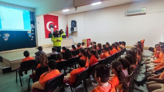 ÖĞRENCİLERE TRAFİK EĞİTİMİ VERİLDİ